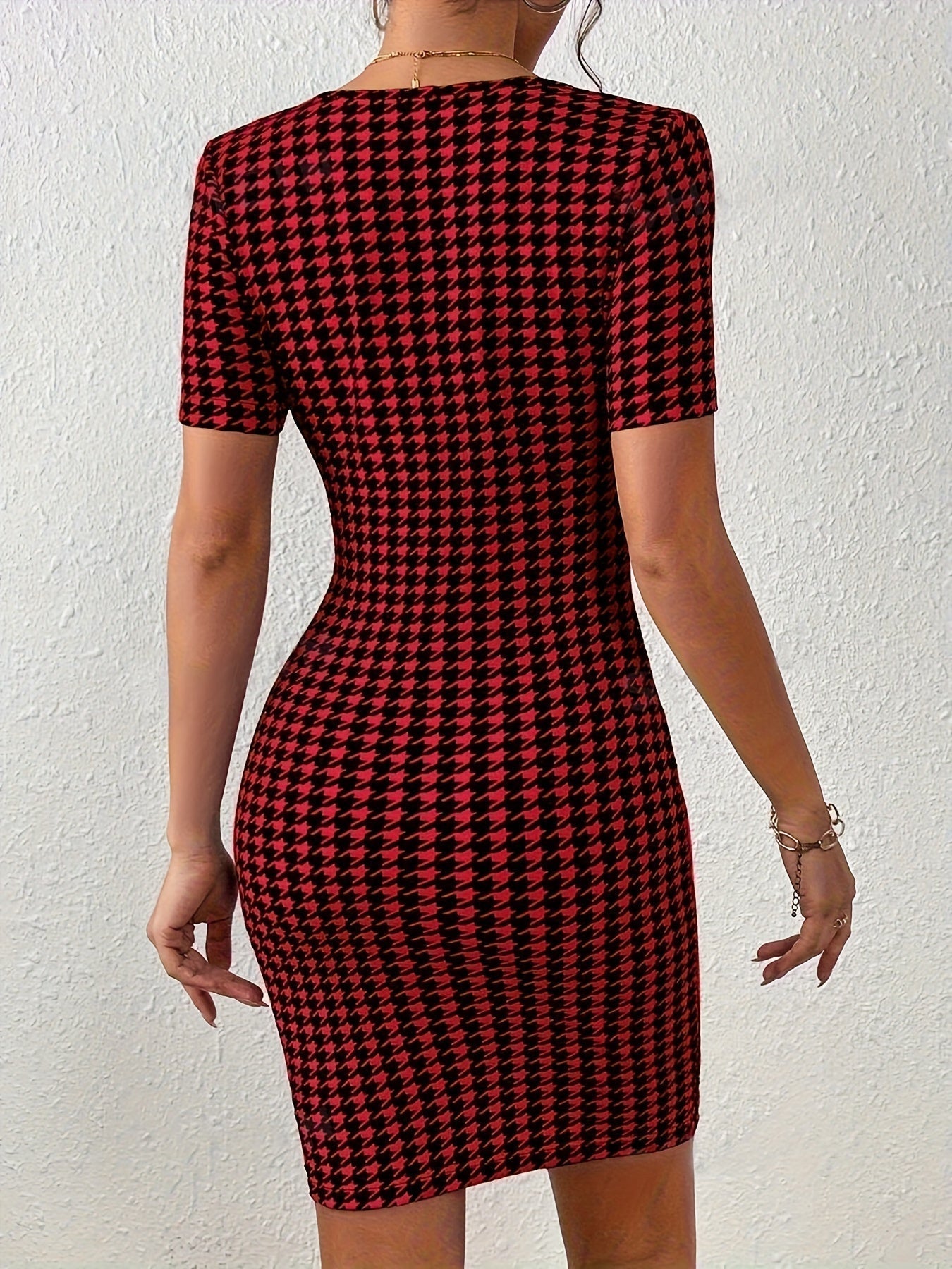 Voocci™ bodycon dress with heart-shaped neckline dress in red and black houndstooth print